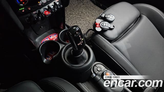 Mini Cooper 2020 — ფოტო 9/20