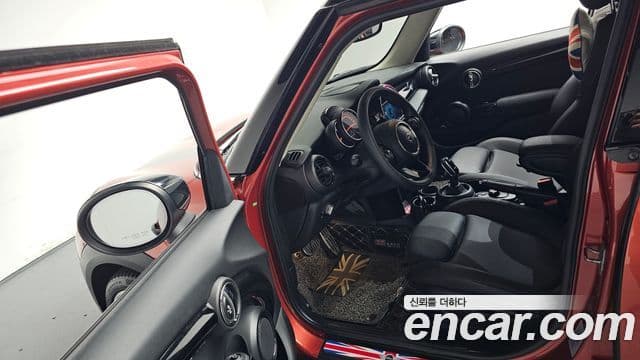 Mini Cooper 2020 — ფოტო 10/20