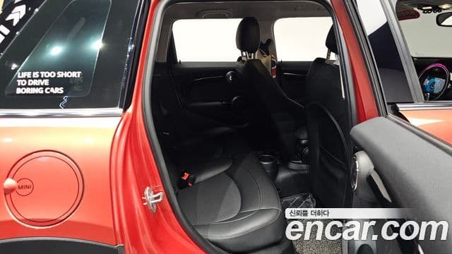 Mini Cooper 2020 — ფოტო 13/20