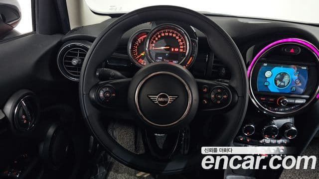 Mini Cooper 2020 — ფოტო 14/20