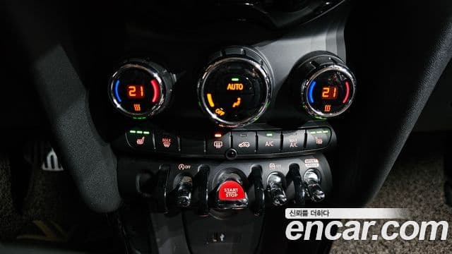 Mini Cooper 2020 — ფოტო 17/20