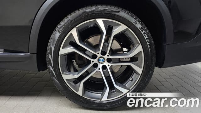 BMW X5 2021 — Photo 33/40