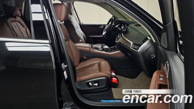 BMW X5 2021 — Photo 38/40
