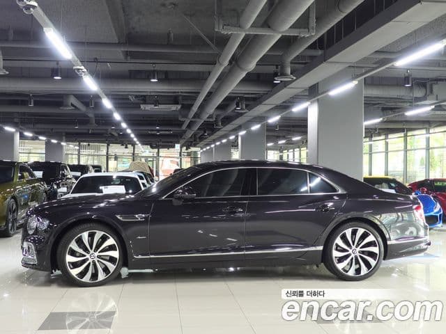 Bentley Flying Spur 2023 — Фото 1/17