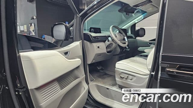 Hyundai Staria 2022 — Фото 10/20