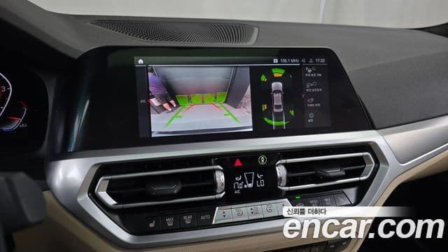BMW 3 Series 2022 — ფოტო 14/20