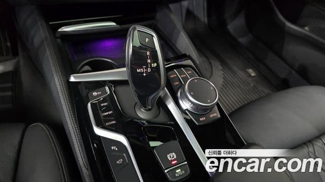 BMW 5 Series 2019 — ფოტო 8/20