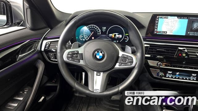 BMW 5 Series 2019 — ფოტო 13/20