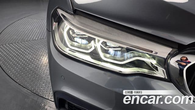 BMW 5 Series 2019 — Photo 27/33