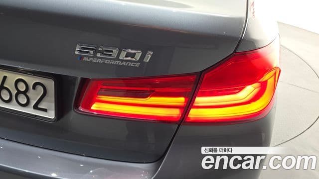 BMW 5 Series 2019 — Photo 15/33