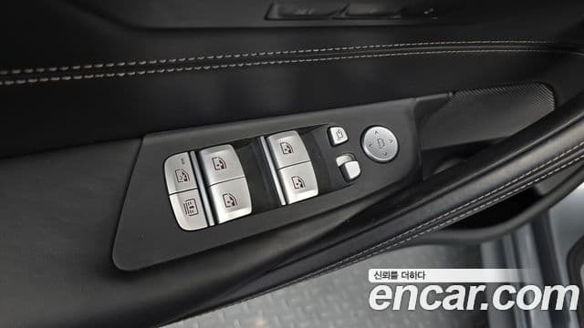BMW 5 Series 2019 — Photo 20/33