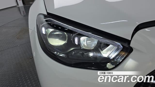 Mercedes-Benz E-Class 2023 — Photo 2/35