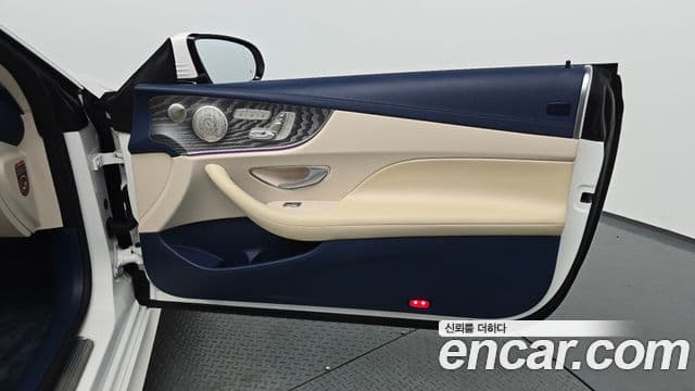 Mercedes-Benz E-Class 2023 — Photo 16/35