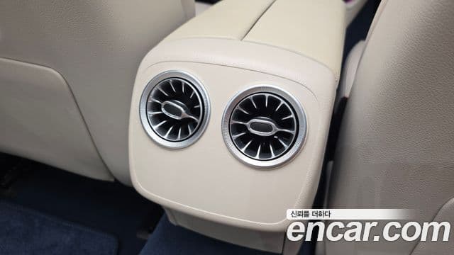 Mercedes-Benz E-Class 2023 — Photo 28/35