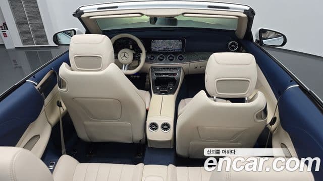 Mercedes-Benz E-Class 2023 — Photo 4/35