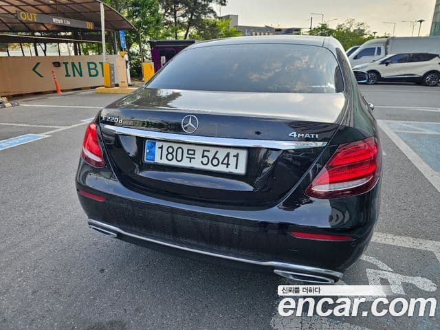 Mercedes-Benz E-Class 2018 — Şəkil 1/15