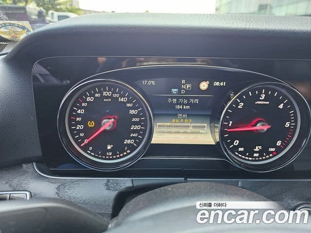 Mercedes-Benz E-Class 2018 — Şəkil 13/15