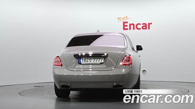 Rolls-Royce Ghost 2020 — ფოტო 4/20