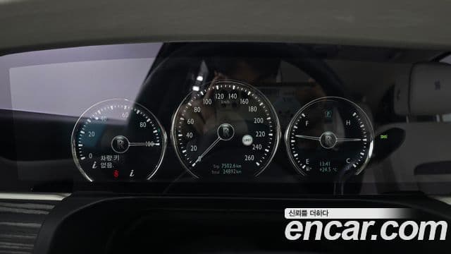 Rolls-Royce Ghost 2020 — ფოტო 8/20