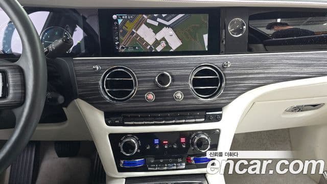 Rolls-Royce Ghost 2020 — ფოტო 14/20