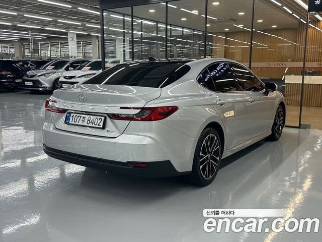 Toyota Camry 2025 — ფოტო 9/20