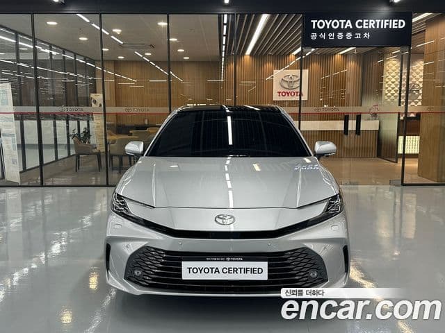 Toyota Camry 2025 — ფოტო 16/20