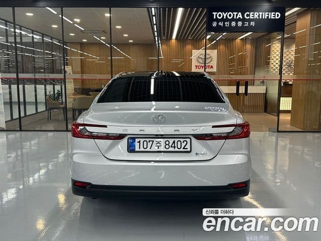 Toyota Camry 2025 — ფოტო 10/20