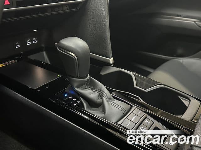 Toyota Camry 2025 — ფოტო 13/20