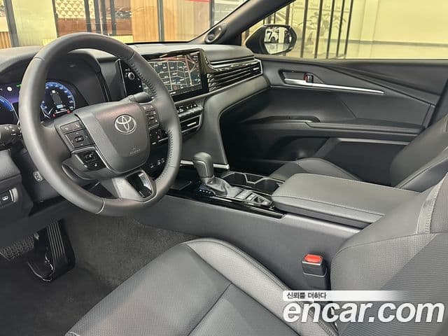 Toyota Camry 2025 — ფოტო 14/20