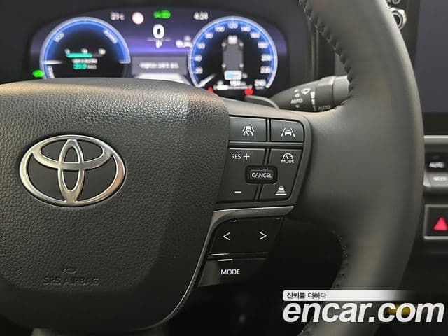 Toyota Camry 2025 — ფოტო 18/20
