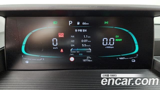 Hyundai Staria 2025 — Şəkil 8/20