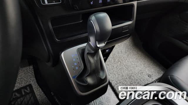 Hyundai Staria 2025 — Şəkil 9/20