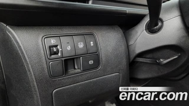 Hyundai Staria 2025 — Şəkil 16/20
