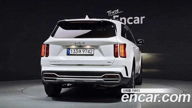 Kia Sorento 2023 — Фото 3/20