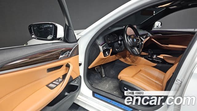 BMW 5 Series 2021 — ფოტო 10/20