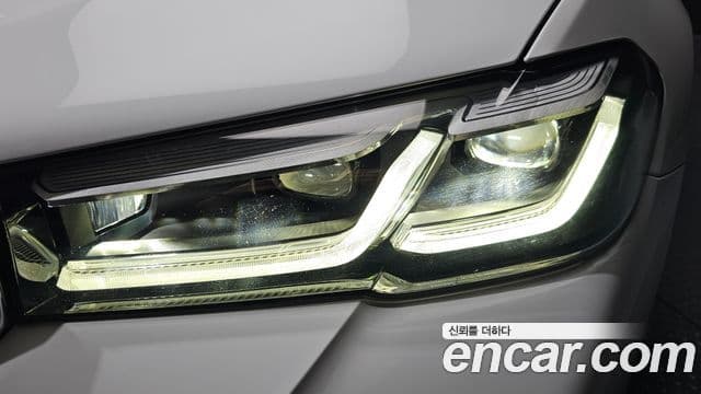 BMW 5 Series 2021 — Photo 11/30