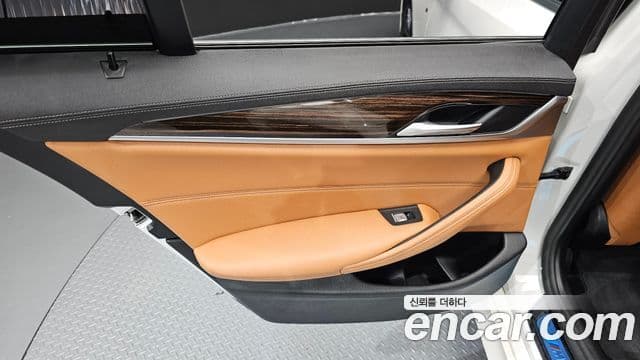 BMW 5 Series 2021 — Photo 25/30