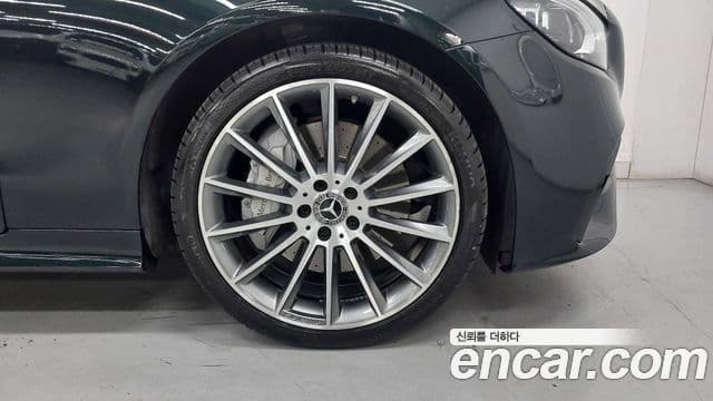 Mercedes-Benz E-Class 2022 — Photo 7/20