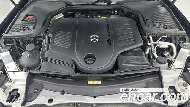 Mercedes-Benz E-Class 2022 — Photo 18/20