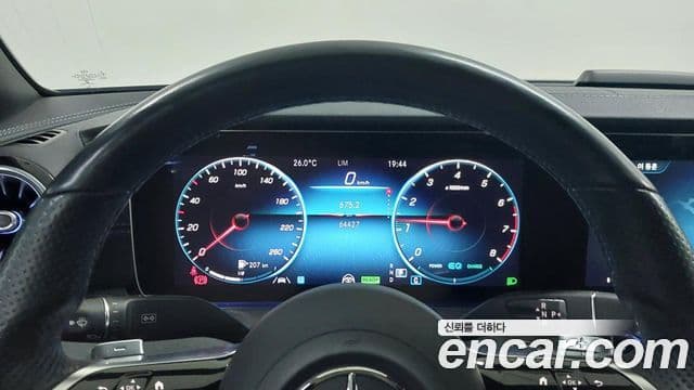 Mercedes-Benz E-Class 2022 — Photo 5/20