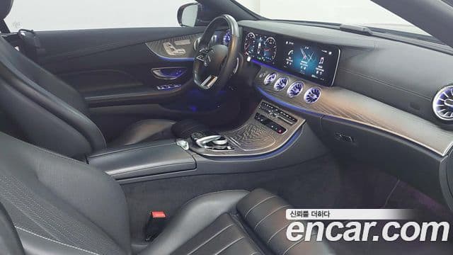 Mercedes-Benz E-Class 2022 — Photo 9/20
