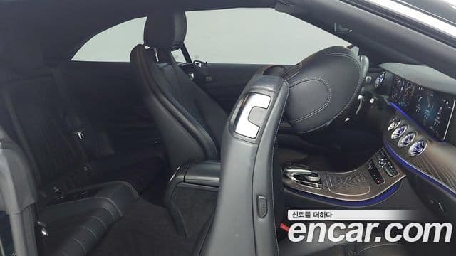 Mercedes-Benz E-Class 2022 — Photo 19/20