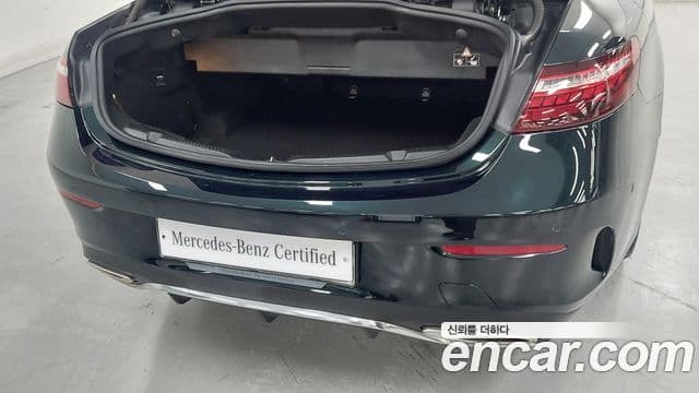 Mercedes-Benz E-Class 2022 — Photo 12/20