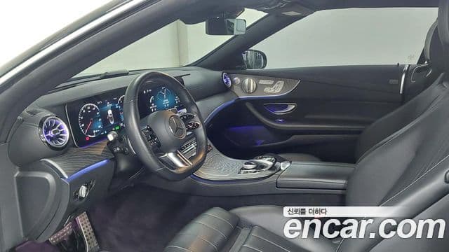 Mercedes-Benz E-Class 2022 — Photo 8/20