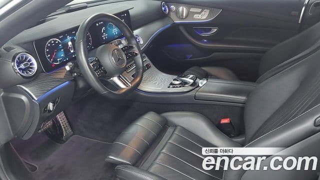 Mercedes-Benz E-Class 2022 — Photo 1/20