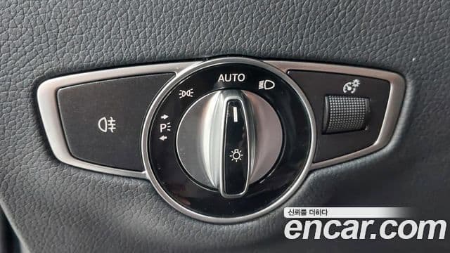 Mercedes-Benz E-Class 2022 — Photo 13/20