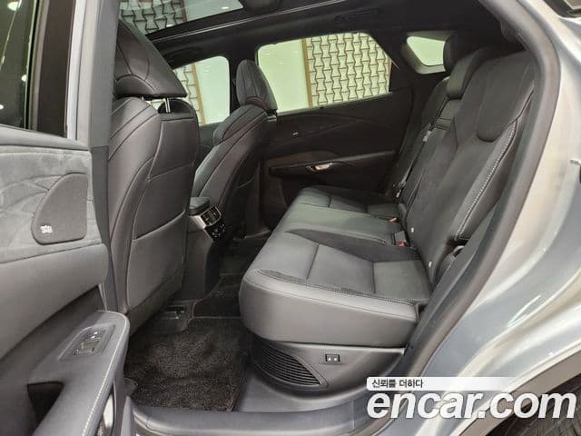 Lexus RX500h 2024 — ფოტო 13/15