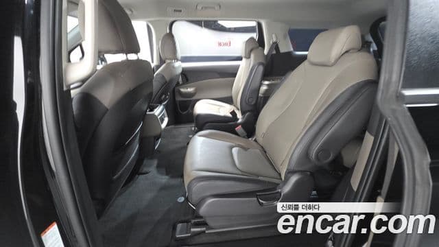 Kia Carnival 2024 — Şəkil 17/20