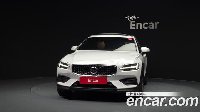 Volvo V60 Cross Country 2021 — ფოტო 3/20