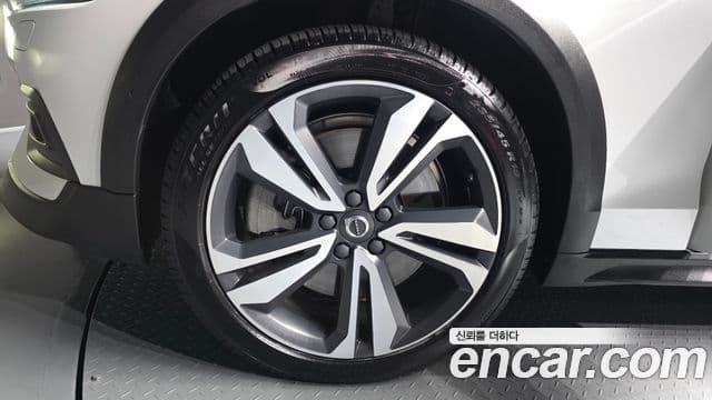 Volvo V60 Cross Country 2021 — ფოტო 5/20